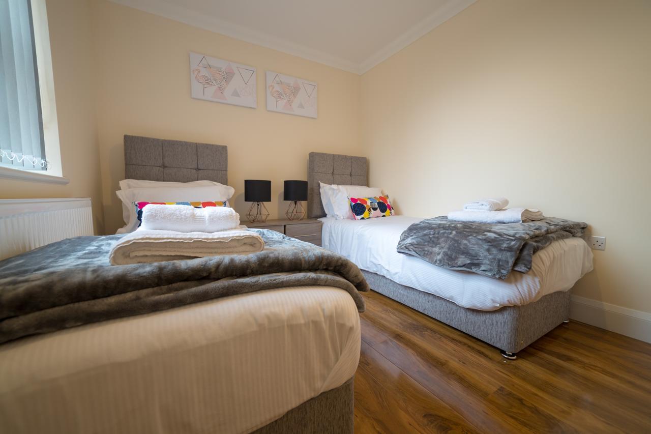 London Heathrow Serviced Apartments Ashford  Экстерьер фото