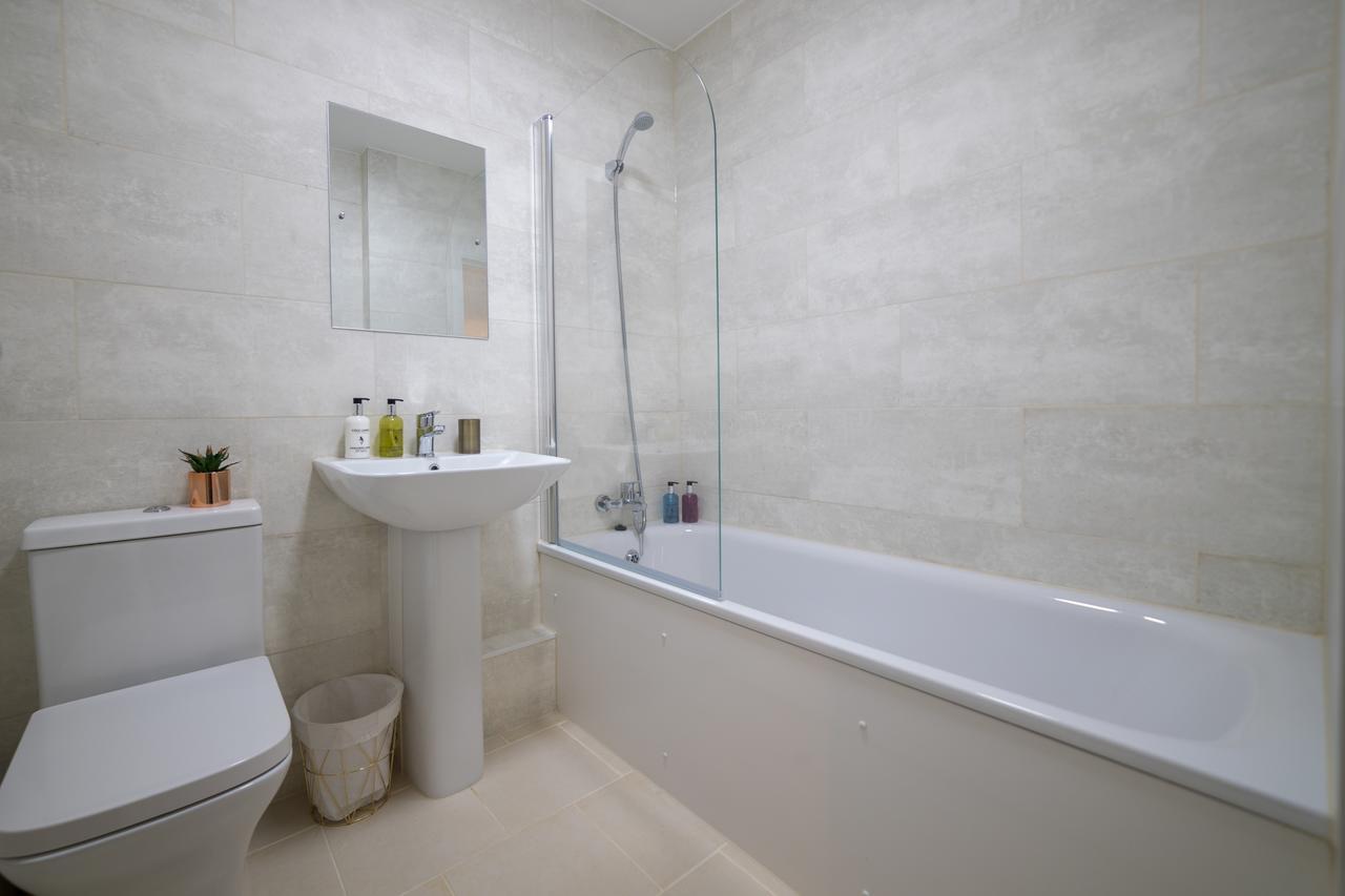 London Heathrow Serviced Apartments Ashford  Экстерьер фото